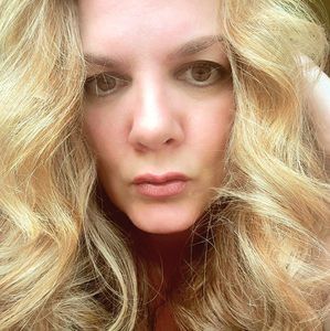 Meet your Posher, Joelle